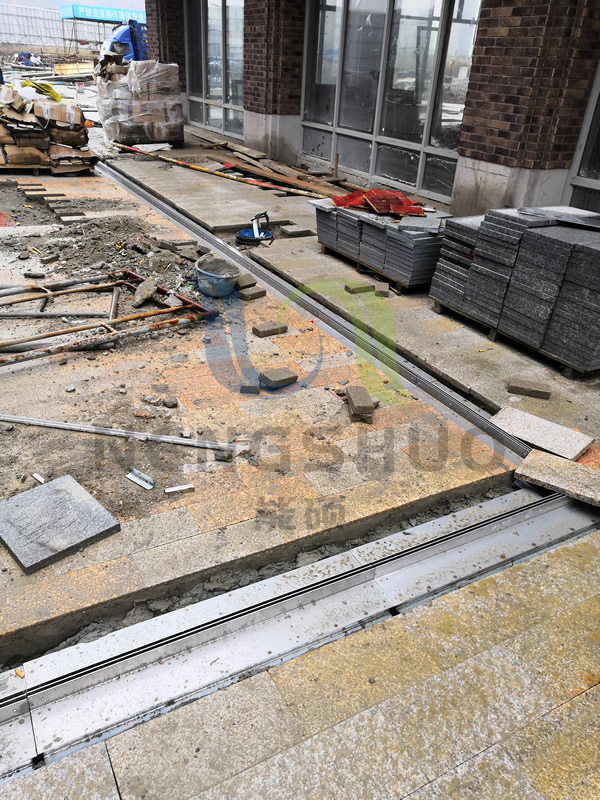 HDPE縫隙（xì）式排水溝施工案例（lì）